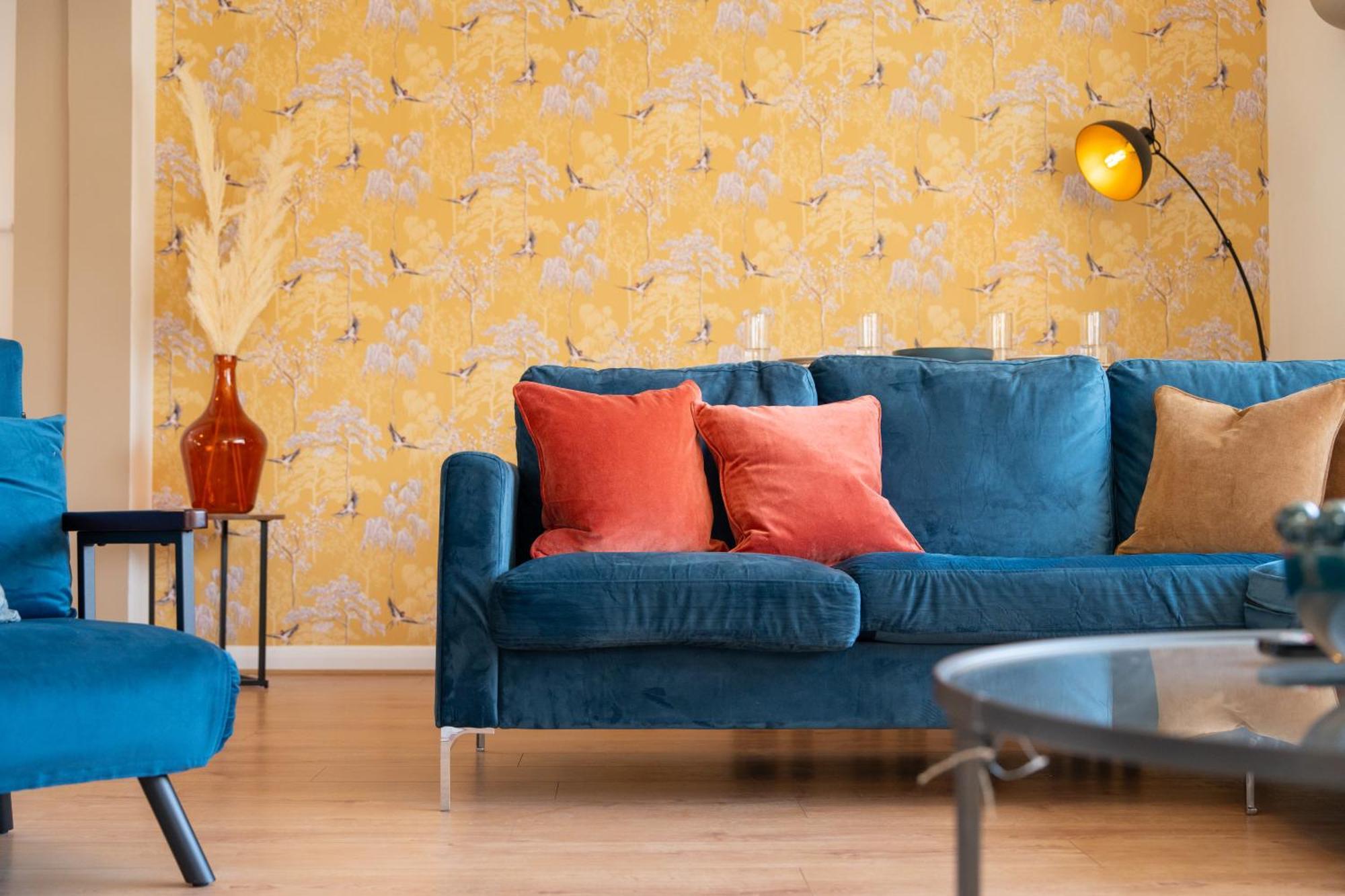 Stylish 4 Bedroom Spacious Retreat With Parking - Sleeps 10 - Families & Contractors Кентърбъри Екстериор снимка