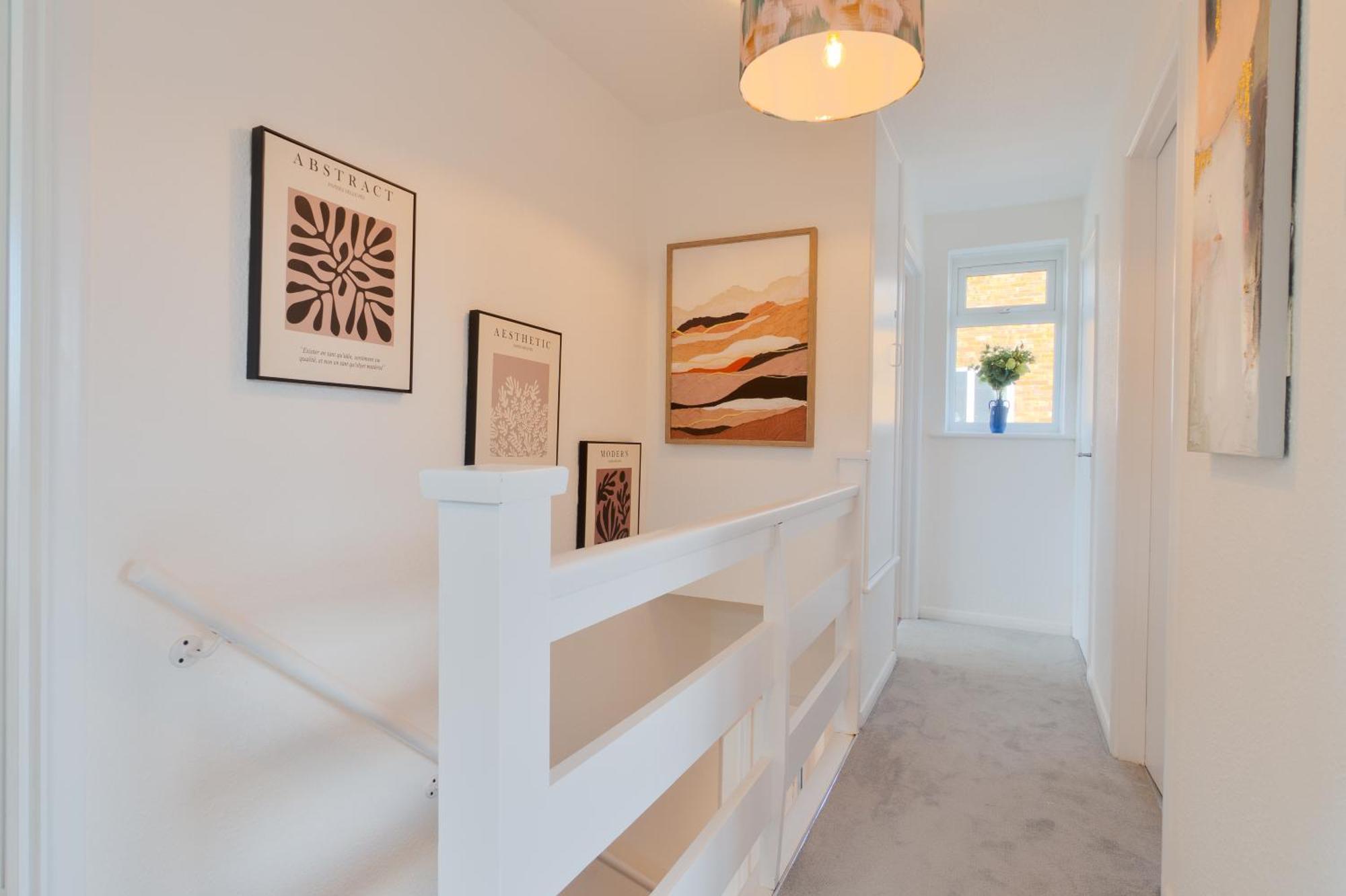 Stylish 4 Bedroom Spacious Retreat With Parking - Sleeps 10 - Families & Contractors Кентърбъри Екстериор снимка